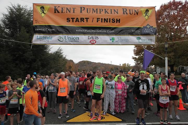 Kent School Represents at 42nd Annual Kent Pumpkin Run