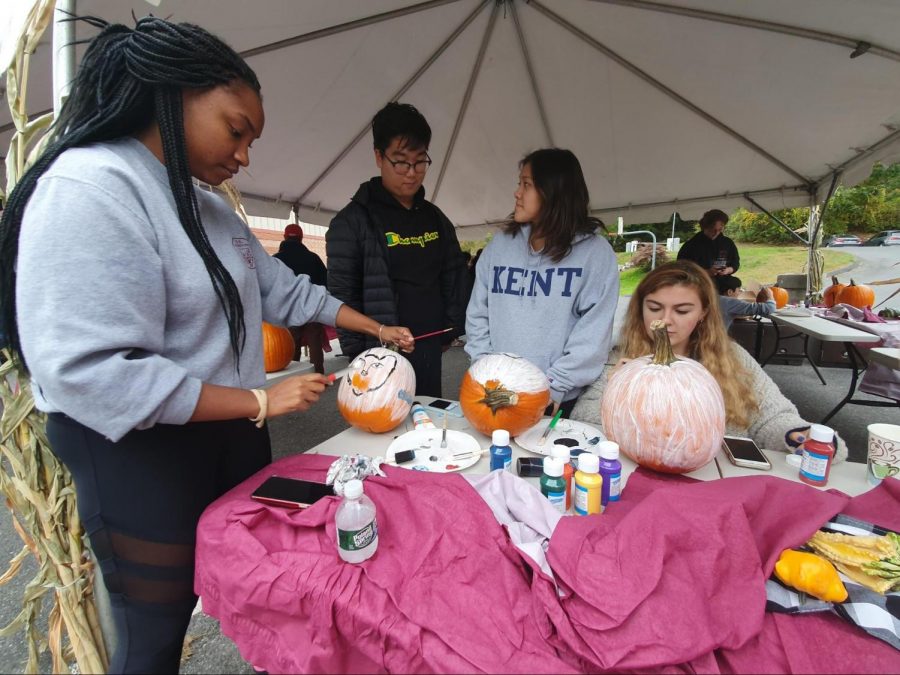 Aay-Janae Taylor ’21, Baljaa Borgil ’20, Joanne Chang ’21, Lia Fadiman ’21 at the first House Council Event: Fields Fall Fest.